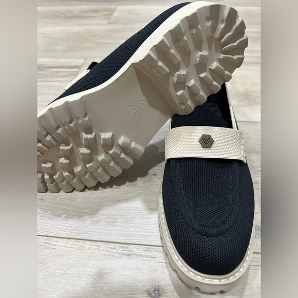 Vivaia Black and Cream Round-Toe Platform Chunky Heel Loafers - Picture 3 of 5